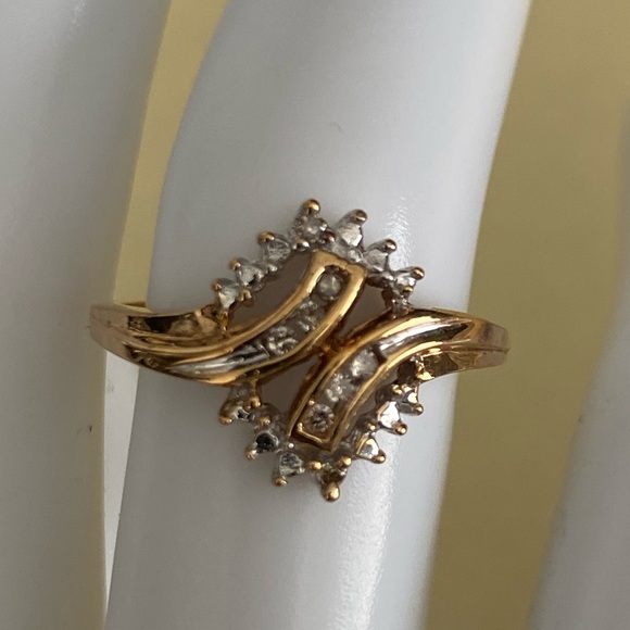 Beautiful Solid 10k Gold Genuine Diamond Shape